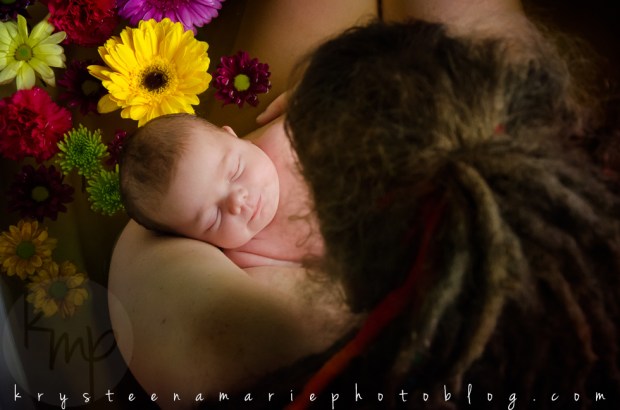 Krysteena Marie Photography | Love this! Newborn session, all smiles for her first bath
